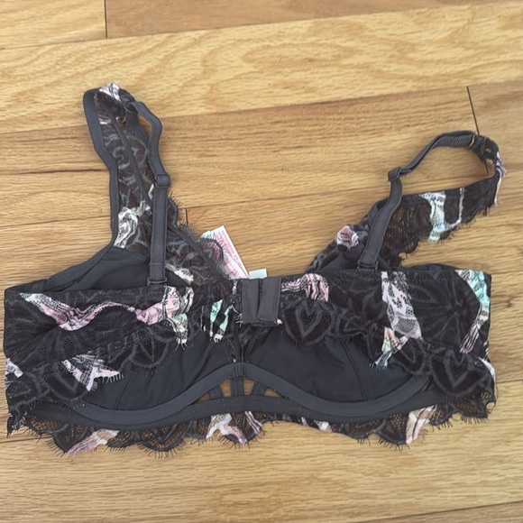 Bundle of Victoria’s Secret Lace Bralettes - Picture 14 of 16
